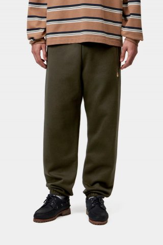 Carhartt Chase Sweat Pant - Oliv / Gold Carhartt Chase Sweat Pant - Oliv / Gold