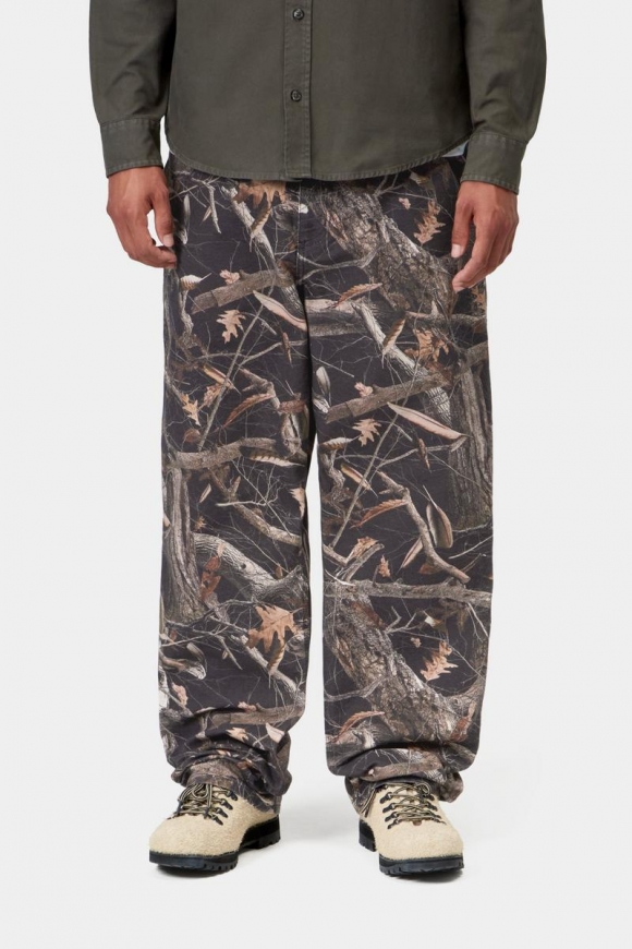 Carhartt Single Knee Pant - Camo Feather Tree, Schwarz, Heavy Stone Wash Carhartt Single Knee Pant - Camo Feather Tree, Schwarz, Heavy Stone Wash