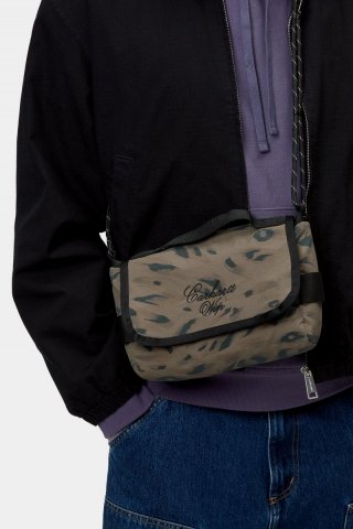 Carhartt Travon Shoulder Bag - Entenfederdruck, Zypresse / Schwarz Carhartt Travon Shoulder Bag - Entenfederdruck, Zypresse / Schwarz