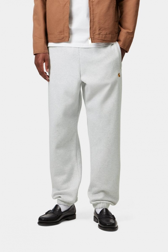 Carhartt Chase Sweat Pant - Aschenheide / Gold Carhartt Chase Sweat Pant - Aschenheide / Gold
