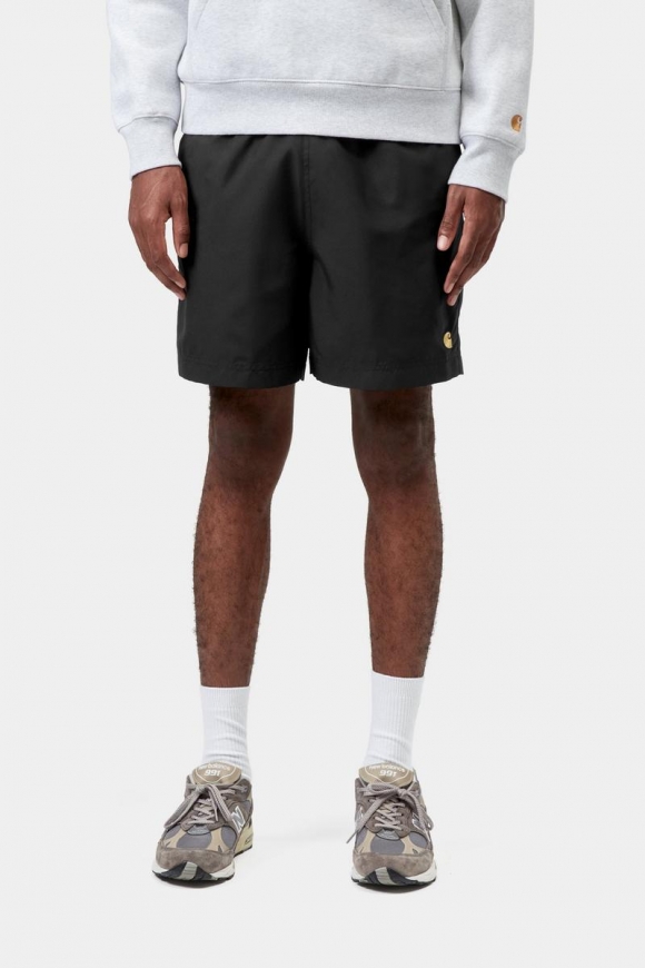 Carhartt Chase Swim Trunks - Schwarz / Gold Carhartt Chase Swim Trunks - Schwarz / Gold