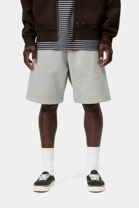 Carhartt Chase Sweat Short - Grau meliert / Gold Carhartt Chase Sweat Short - Grau meliert / Gold
