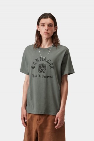 Carhartt S/S Coat Of Arms T-Shirt - Samtgrün, stückgefärbt