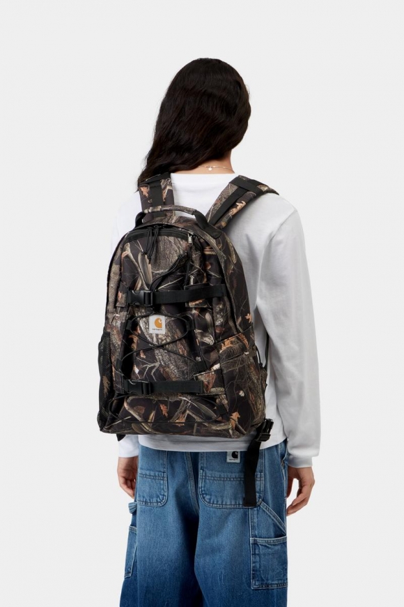 Carhartt Kickflip Backpack - Camo-Federbaum, Schwarz Carhartt Kickflip Backpack - Camo-Federbaum, Schwarz