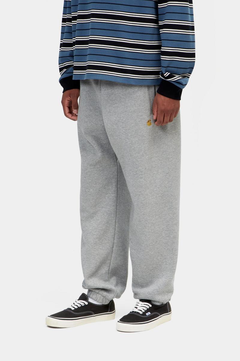 Carhartt Chase Sweat Pant - Grau meliert / Gold